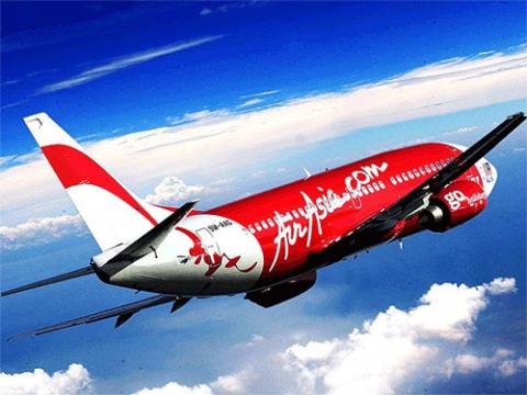 Air Asia regala viajes de por vida al bebé que nació en pleno vuelo