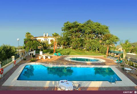 Hotel La Cueva Park, en plena sierra gaditana (España)