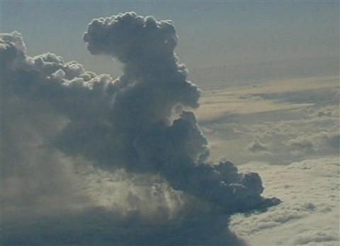 1843La erupción de un volcán islandés cierra parte del espacio aéreo europeo