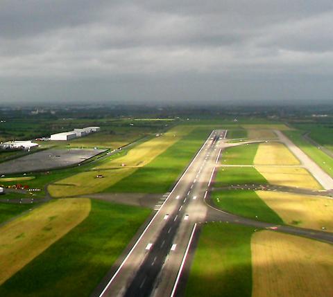 1926Los aeropuertos irlandeses abiertos de nuevo, de momento