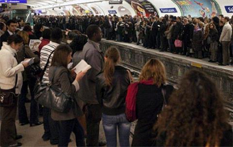 2824Otra jornada de cancelaciones de vuelos por la huelga en Francia