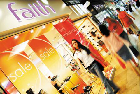 2965Uno de cada tres españoles viaja para ir de compras