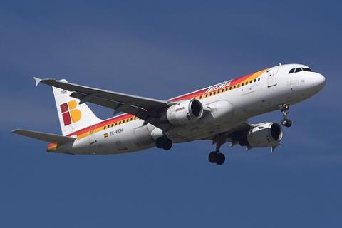 3149Un avión de Iberia pudo chocar con un helicóptero