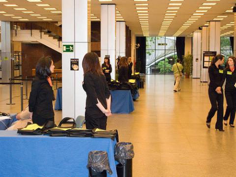 Primera línea aérea que tiene azafatas transexuales