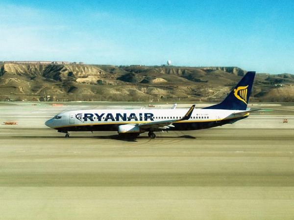 Ryanair suspende rutas por la subida de tasas de AENA